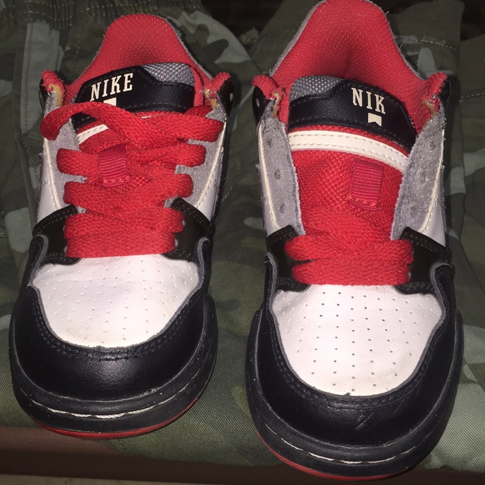 Sorry Now DONATED - Used Nike toddler sneakers -size 10.5 - Picture 1 of 8